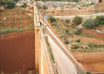 وزارة الموارد المائية تؤكد السيطرة الكاملة على سد وادي أجازة