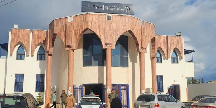 حبس المدير السابق لمصرف الجمهورية فرع الحرشة بتهمة الاستيلاء على 7 ملايين دينار