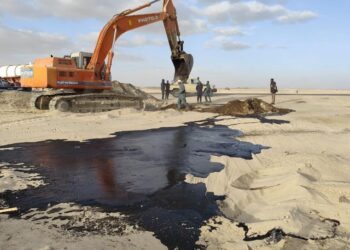 تسرب نفطي بخط شركة الخليج العربي بين جالو وأوجلة و الشركة تعمل على إصلاحه