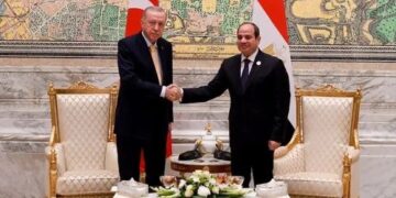 السيسي وأردوغان يبحثان تطورات الأوضاع في ليبيا ويؤكدان على حماية سيادتها