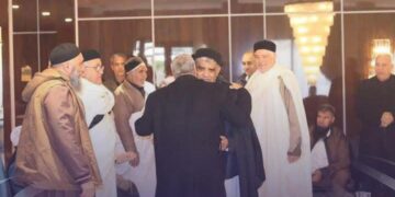 المقارحة يزورون السنوسي في مكان سجنه