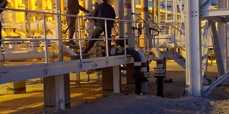 شركة زلاّف تبدأ عملياتها الإنتاجية في حقل الشادار النفطي بمعدل 1500 برميل يوميًا