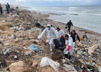 الهلال الأحمر ينتشل جثة مجهولة الهوية من شاطئ قرقارش بطرابلس