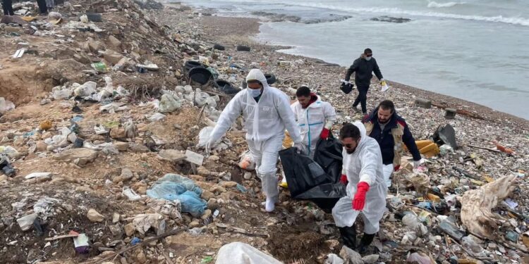 الهلال الأحمر ينتشل جثة مجهولة الهوية من شاطئ قرقارش بطرابلس