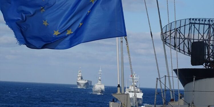 “إيريني” تعلن التحقيق مع أكثر من 400 سفينة يشتبه في حملها أسلحة إلى ليبيا