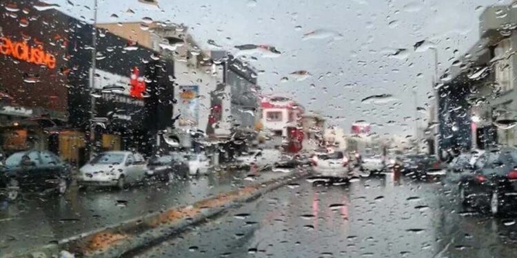 تأثر المنطقة الغربية بمنخفض جوي بداية من مساء اليوم