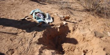 العثور على جثة طفل رضيع متحللة شمال مدينة هون