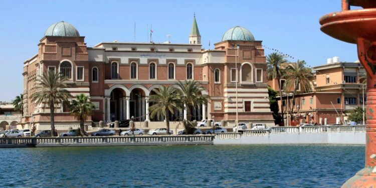 المركزي يعلن بدء استقبال طلبات تغطية النقد الأجنبي الأحد المقبل