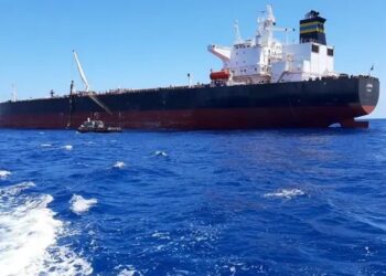 رويترز: محتجون يمنعون ناقلة من تحميل النفط في ميناء السدرة