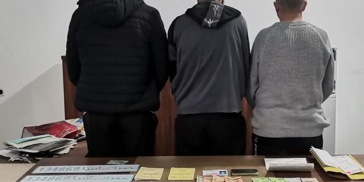 مديرية أمن صبراتة تضبط تشكيل عصابي من الوافدين يمتهن تهريب السيارات