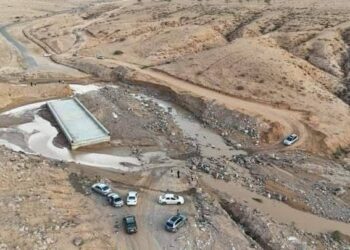 وزارة الموارد المائية تُغلق طريق العربان امسيحل بسبب سيلان وادي الحمام