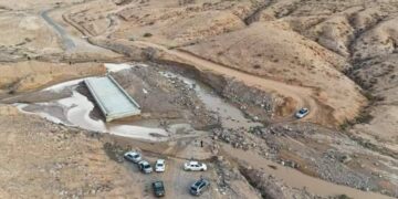 وزارة الموارد المائية تُغلق طريق العربان امسيحل بسبب سيلان وادي الحمام