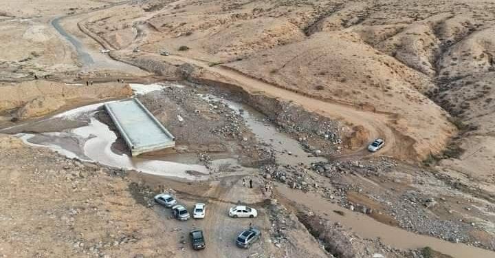 وزارة الموارد المائية تُغلق طريق العربان امسيحل بسبب سيلان وادي الحمام