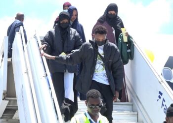 الصومال تُعيد 145 مواطنًا من ليبيا ضمن برنامج العودة الإنسانية الطوعية