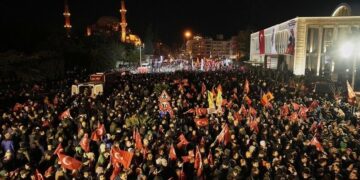 القنصلية الليبية في إسطنبول تدعو الجالية للبقاء في منازلهم والابتعاد عن التجمعات والاحتجاجات