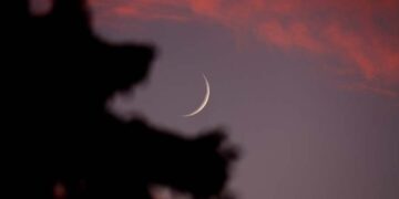 مركز الاستشعار عن بعد: رؤية هلال شوال ستكون صعبة بالعين المجردة السبت القادم