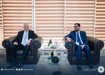 حماد يعلن عن حزمة إصلاحات اقتصاديه خلال لقائه محافظ المركزي في بنغازي