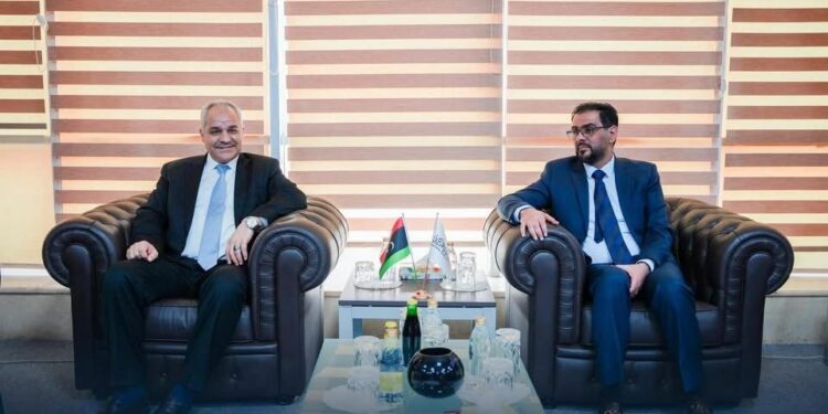 حماد يعلن عن حزمة إصلاحات اقتصاديه خلال لقائه محافظ المركزي في بنغازي