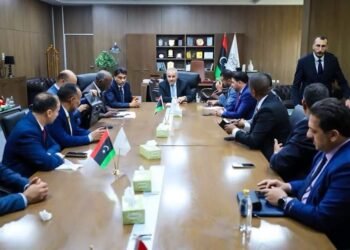 ناجي والبرعصي يناقشان مع إدارات المركزي سير العمل واستعدادات سحب الـ 50 ديناراً