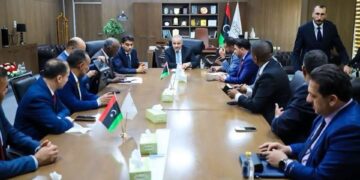 ناجي والبرعصي يناقشان مع إدارات المركزي سير العمل واستعدادات سحب الـ 50 ديناراً