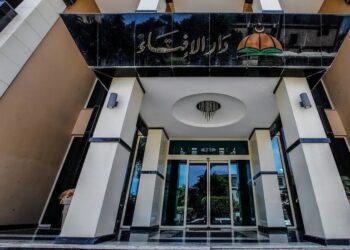 دار الإفتاء: ضريبة شراء الدولار من “المكوس المحرمة شرعًا” وعلى المركزي إلغائها فورًا