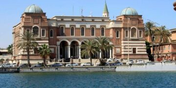 المصرف المركزي يعلن تخفيض سعر صرف الدينار بنسبة 13.3% مقابل العملات الأجنبية