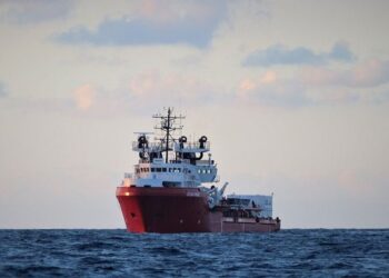 “أوشن فايكينغ” تنقذ 126 مهاجرًا في عمليتين قبالة سواحل ليبيا ومالطا