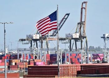 الرسوم الجمركية الأمريكية الجديدة ضد عشرات الدول تدخل حيز التنفيذ