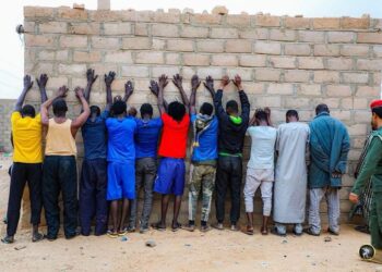 ضبط تجار بشر وكميات من الوقود المهرب في منطقتي الحميرة وأم الأرانب