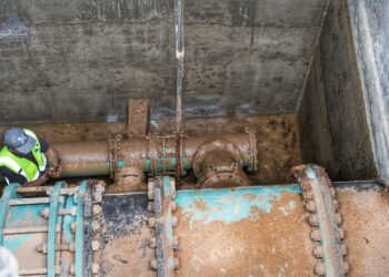 جهاز النهر الصناعي يبدأ تركيب الصمامات بمسار طرابلس (بئر ترفاس) بعد 12 عاما من التوقف