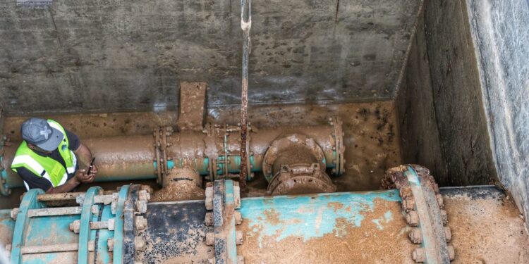 جهاز النهر الصناعي يبدأ تركيب الصمامات بمسار طرابلس (بئر ترفاس) بعد 12 عاما من التوقف