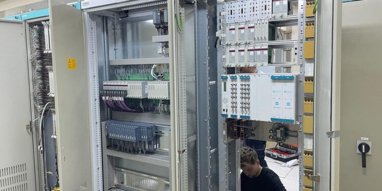 دخول الوحدة الرابعة بمحطة كهرباء الجبل الغربي على الشبكة العامة