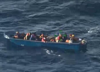 بريطانيا تعتقل أربعة مشتبه بهم في تهريب البشر من ليبيا