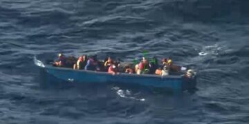 بريطانيا تعتقل أربعة مشتبه بهم في تهريب البشر من ليبيا