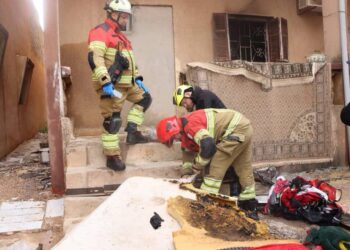 فريق الخبراء الأوروبيين استبعد أن تكون الغازات والمواد الكيميائية سبب الحرائق في بلدية الأصابعة.