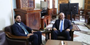 ناجي عيسي يناقش مع رئيس هيئة الرقابة الإدارية عبد الله قادربوه الوضع الاقتصادي العام للدولة واستعراض مؤشرات الاقتصاد الكلي وحزمة الاصلاحات الاقتصادية المقترحة والتقرير السنوي لهيئة الرقابة الإدارية 2023