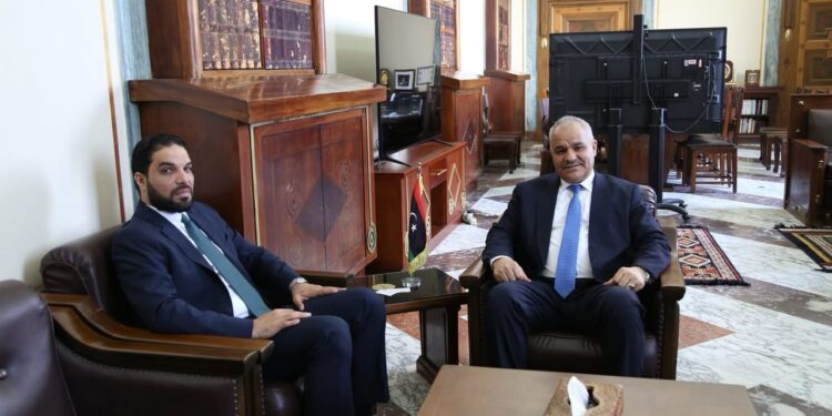 ناجي عيسي يناقش مع رئيس هيئة الرقابة الإدارية عبد الله قادربوه الوضع الاقتصادي العام للدولة واستعراض مؤشرات الاقتصاد الكلي وحزمة الاصلاحات الاقتصادية المقترحة والتقرير السنوي لهيئة الرقابة الإدارية 2023