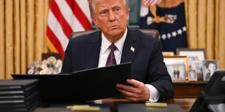 إدارة ترامب تبحث مع ليبيا ورواندا استضافة المهاجرين ذوي السجلات الجنائية